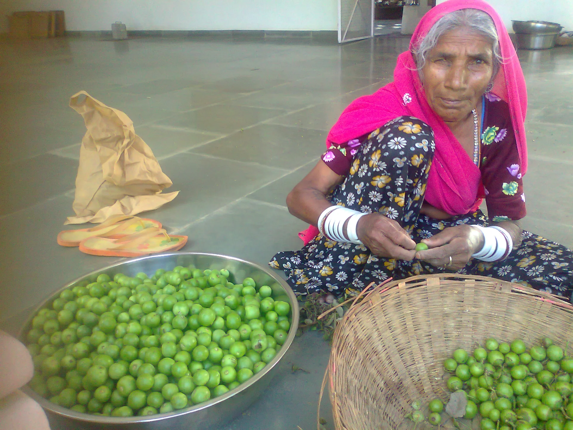 preparing gundas for cooking and drying
